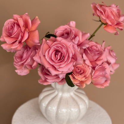 Clara Vase With Saga Pink Roses