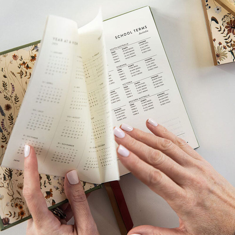 2024 Day To A Page Linen Planner | Moss Green
